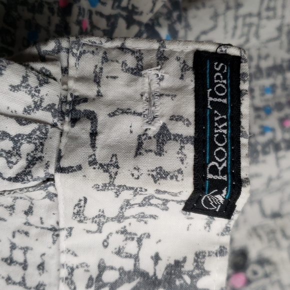 Vintage Tops Rocky Mountain Clothing Vintage Ladies Abstract Print